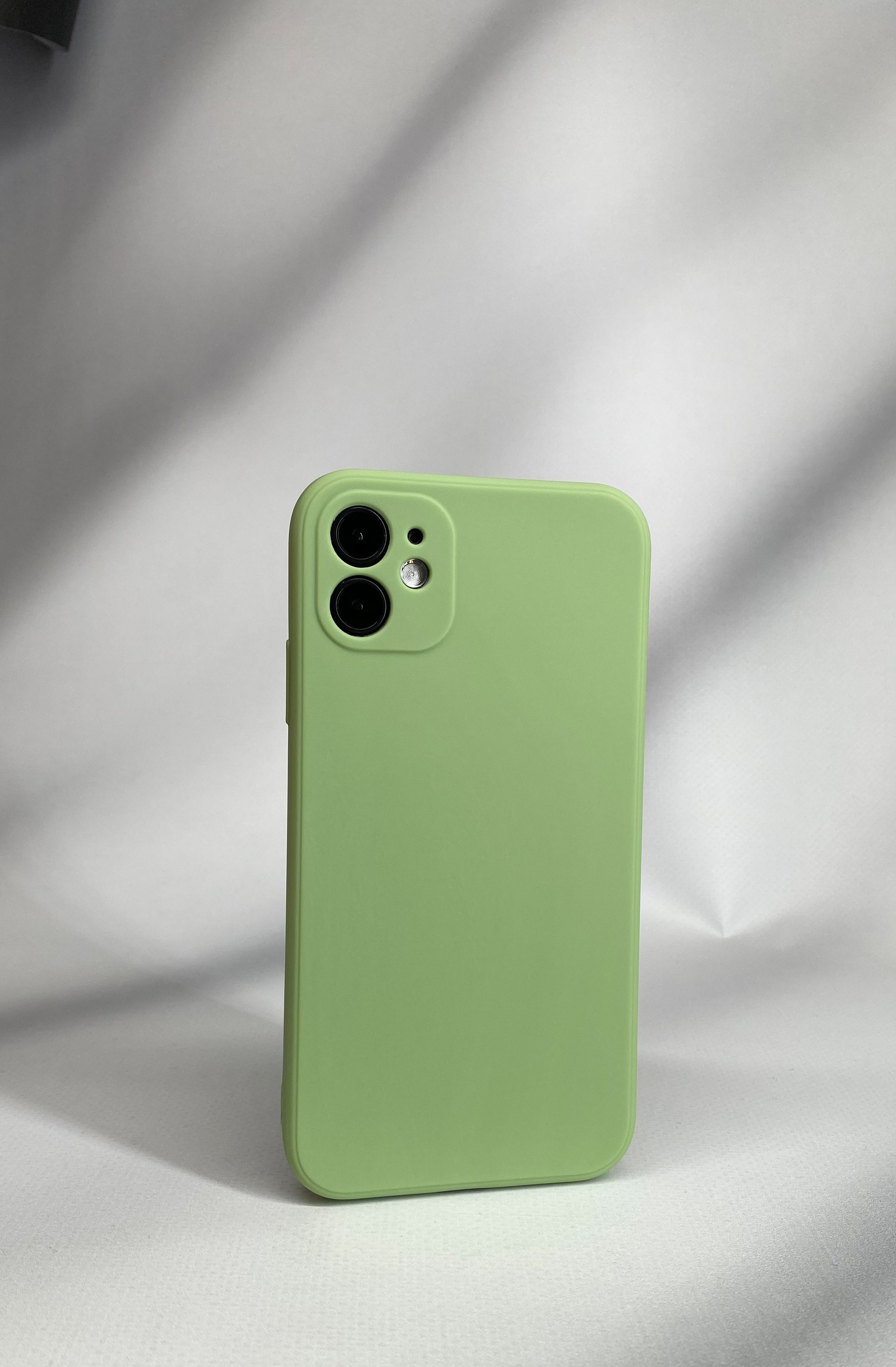 Apple Силиконовый защитный чехол для iPhone 12 зеленый