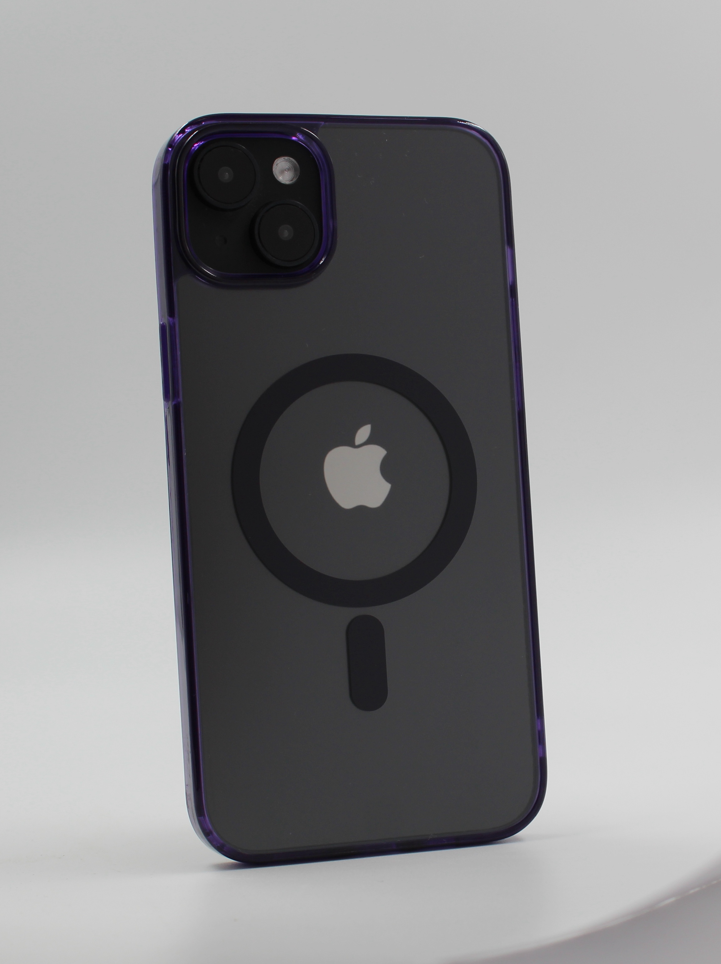 Apple Защитный чехол с матовой оправой объектива для iPhone 15, MagSafe фиолетовый