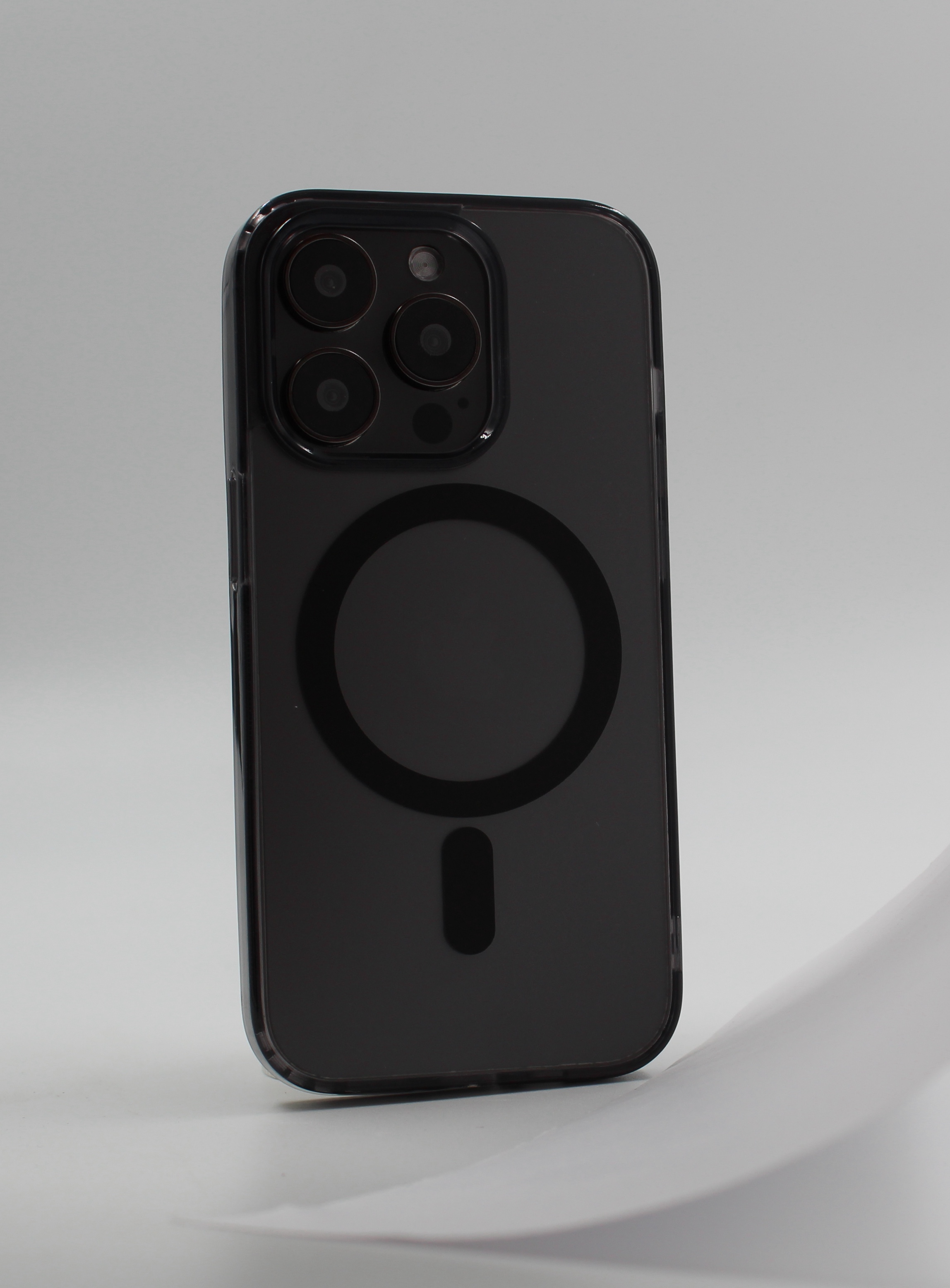 Apple Защитный чехол с матовой оправой объектива для iPhone 13 Pro, MagSafe черный