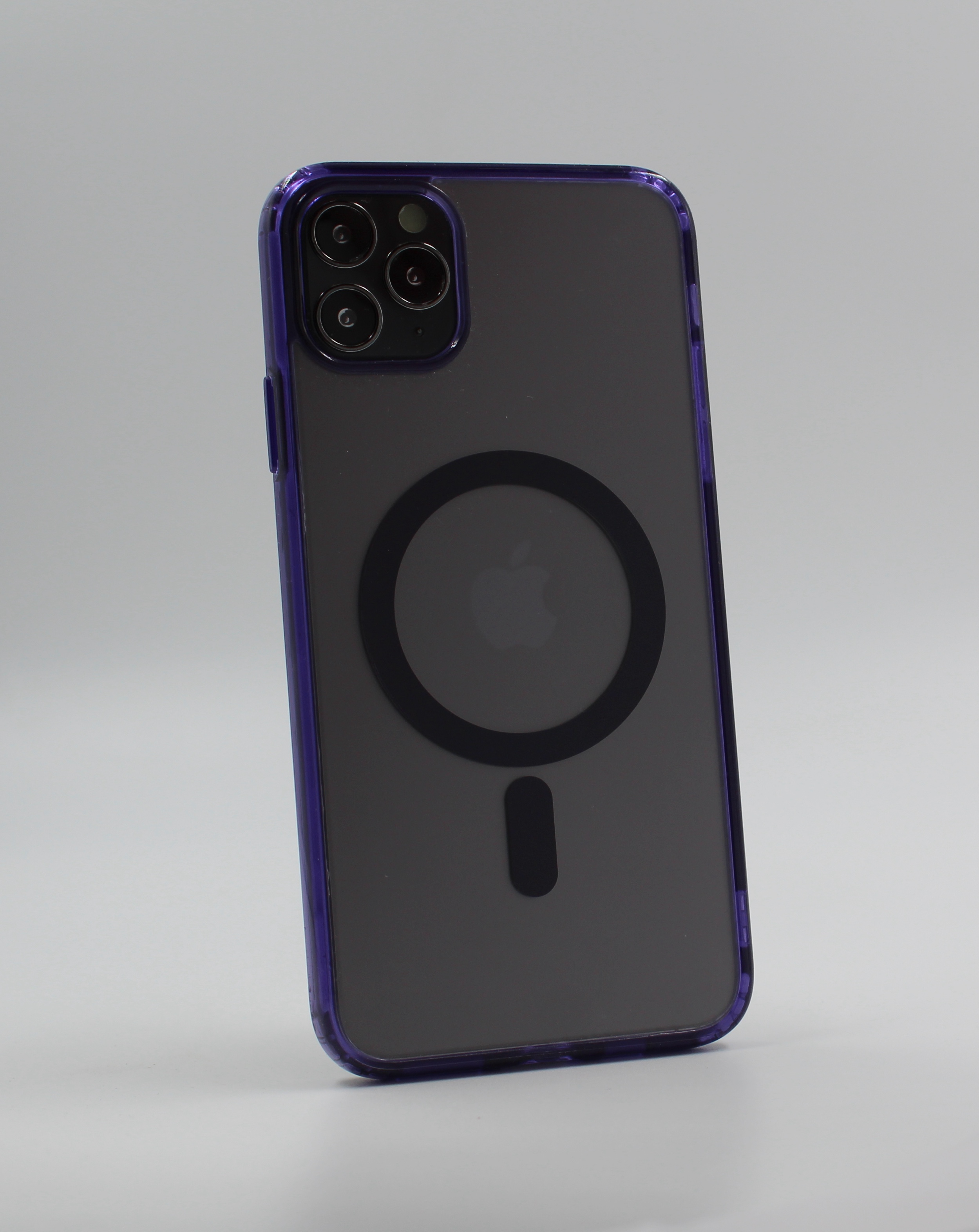 Apple Защитный чехол с матовой оправой объектива для iPhone 11 Pro, MagSafe фиолетовый